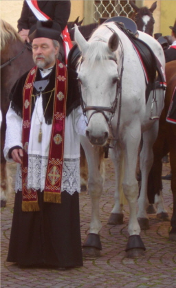 Blutritt-Pfarrer mit Pferd